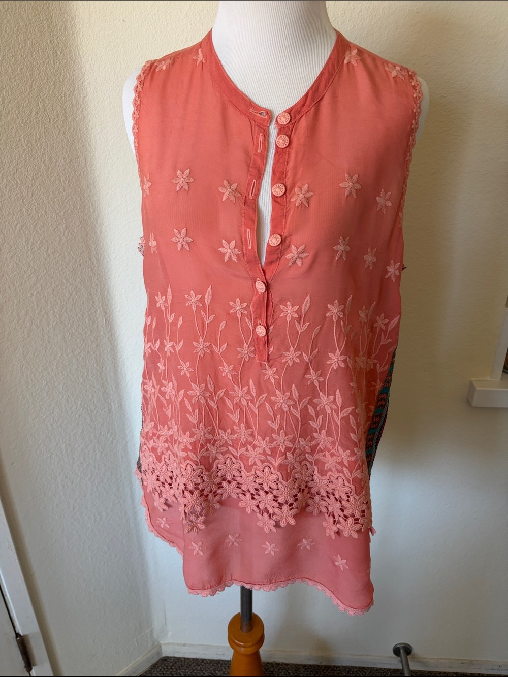 Johnny Was Women’s Coral Sleeveless Embroidered Tunic Top